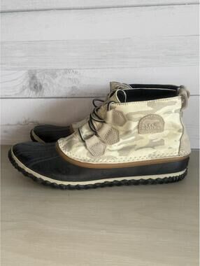 Sorel Out N About Waterproof Lace-Up Ankle Boots Beige Camo Black Size 10 Womens